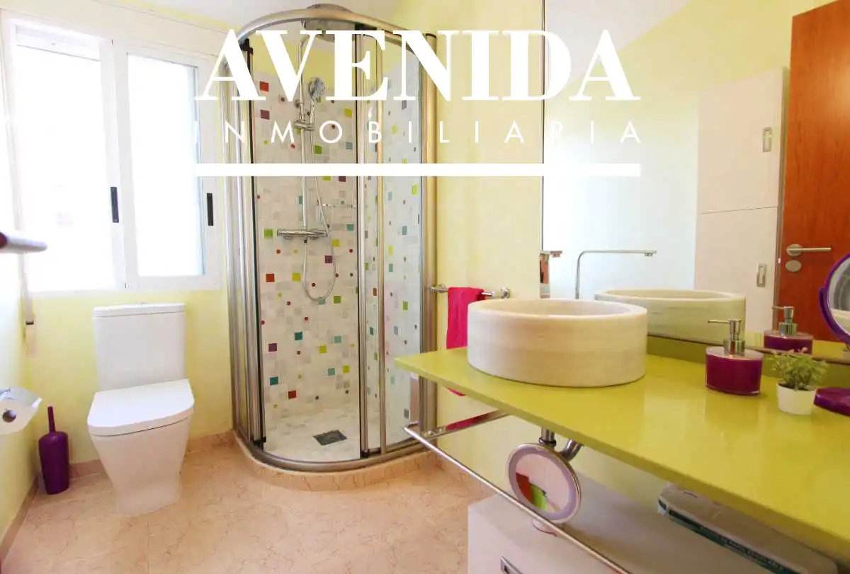 Bathroom of Apartments for sale in Oropesa del Mar / Orpesa  with Air Conditioner, Heating and Terrace