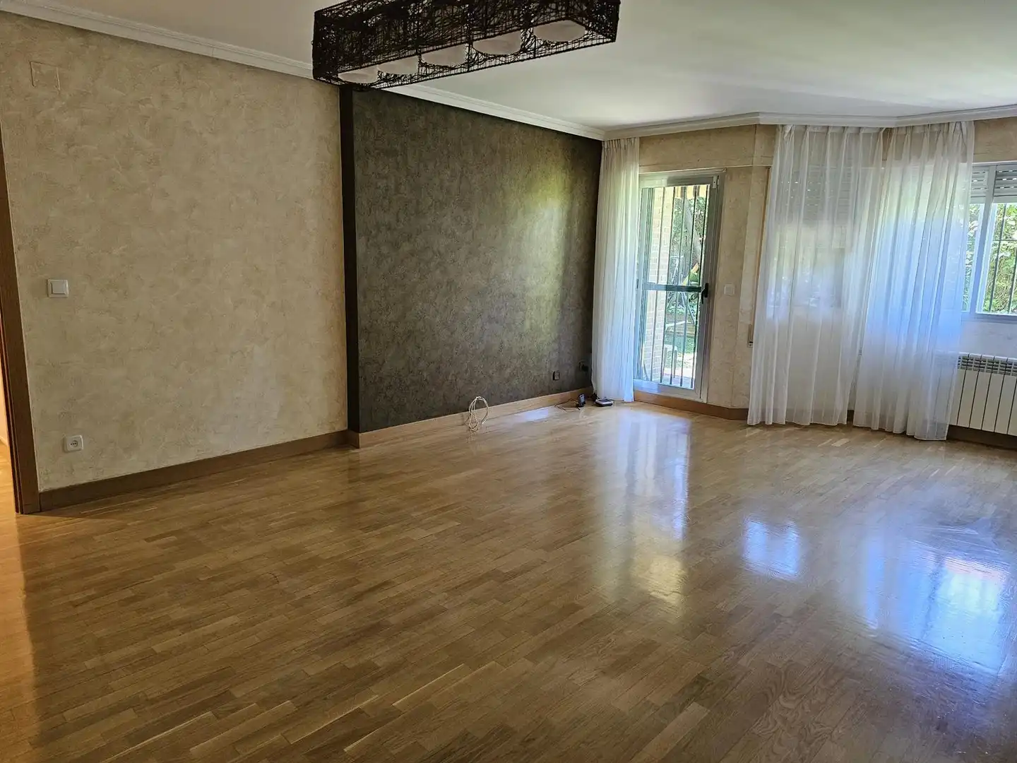 Sala d'estar de Pis de lloguer en Majadahonda amb Aire condicionat, Calefacció i Jardí privat