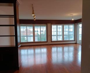 Living room of Flat to rent in Vigo   with Heating, Parquet flooring and Storage room