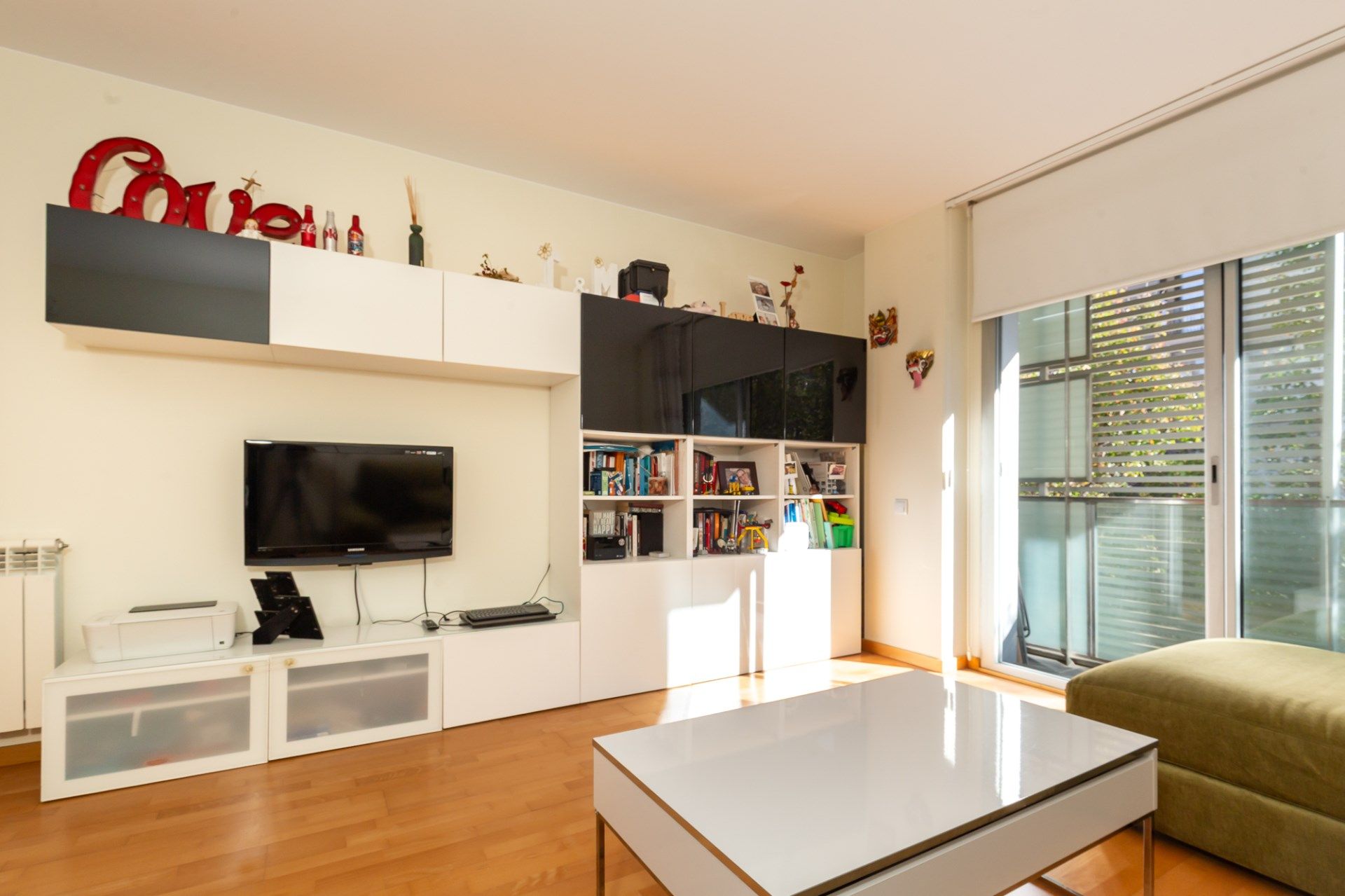 Living room of Flat for sale in Sant Cugat del Vallès  with Air Conditioner, Heating and Storage room