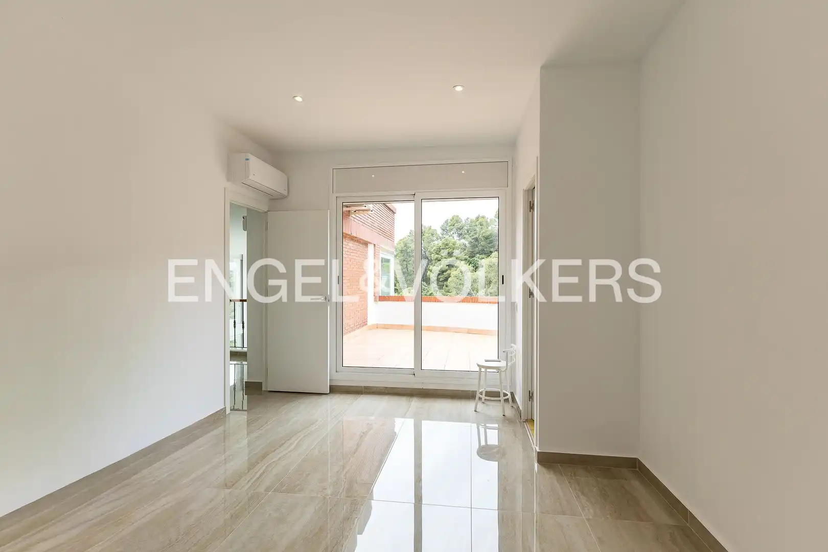 Terraza de Casa o chalet de alquiler en Corbera de Llobregat con Aire acondicionado, Calefacción y Jardín privado