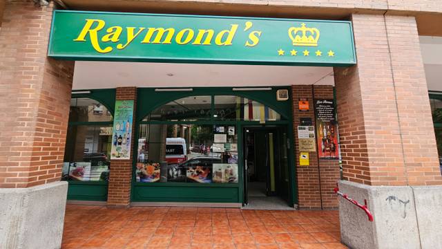 Local comercial en Alquiler en Oviedo - CL MANUEL DEL FRESNO Bar Raymond´s, 5 en Vallobín