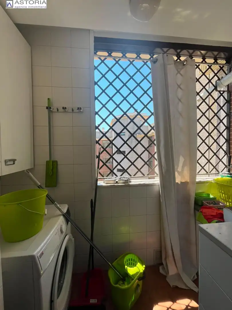 Bany de Pis de lloguer en Granada amb Aire condicionat, Moblat i Balcó