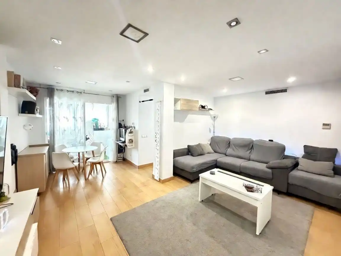 Living room of Flat for sale in Alcalá de Henares  with Air Conditioner, Heating and Terrace