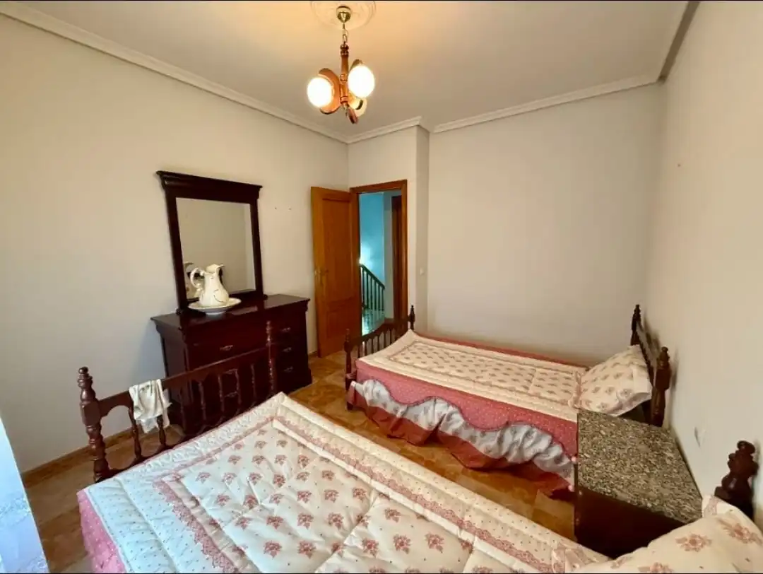 Casa aparellada amb jardí en venda a Argés, imagen 8