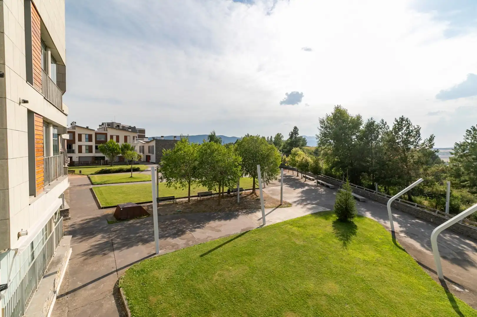 Vista exterior de Pis en venda en Sabiñánigo amb Calefacció, Terrassa i Traster