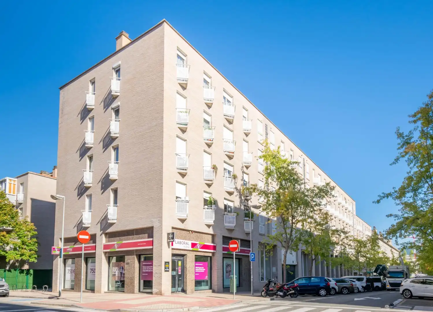 Pis amb terrassa en venda a Calle CONCEJO DE AZPA 11