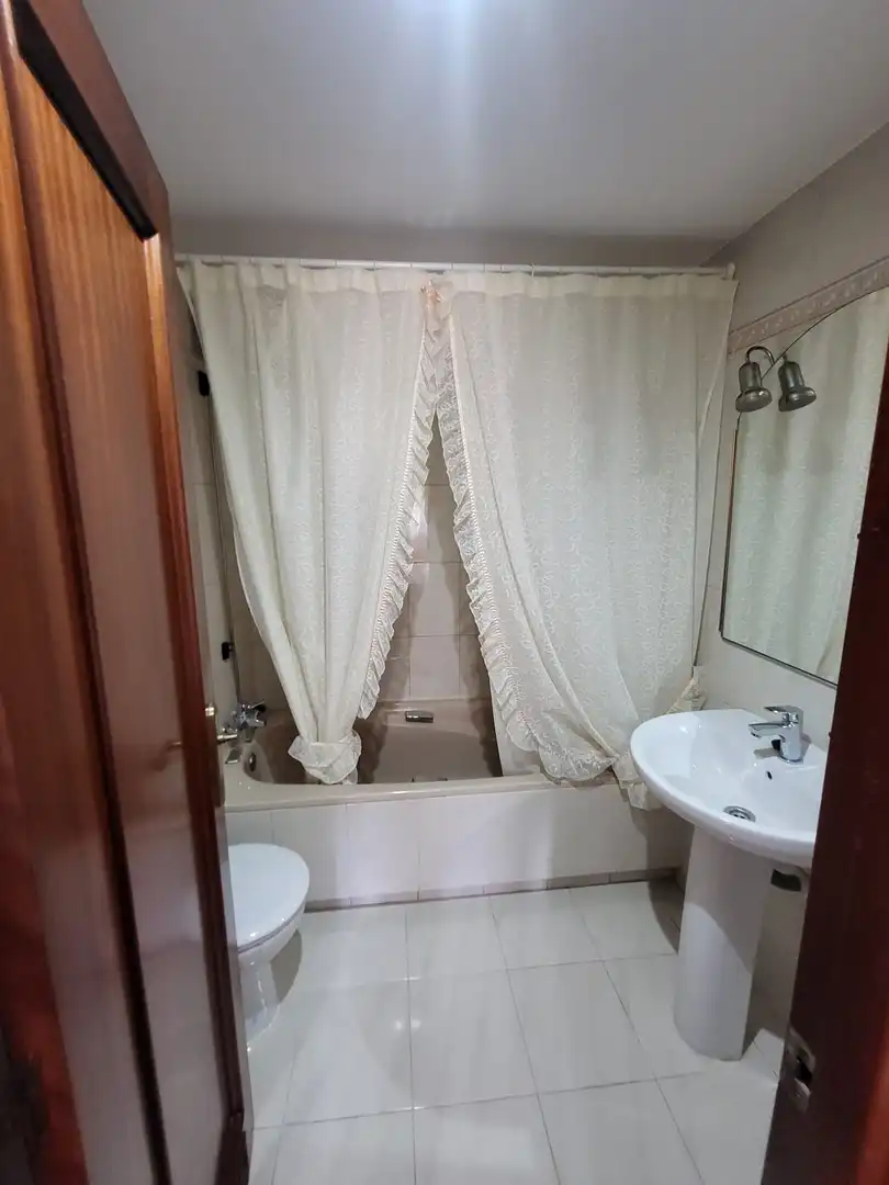 Bathroom of Flat for sale in Zaragoza  with Heating, Terrace and Storage room