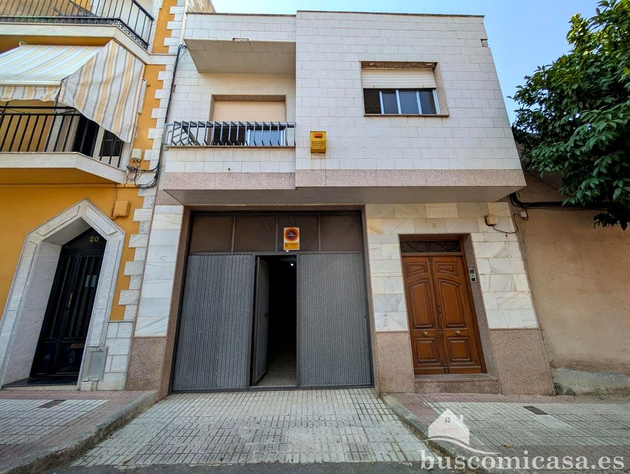 Vista exterior de Casa o xalet en venda en Linares amb Aire condicionat, Terrassa i Traster