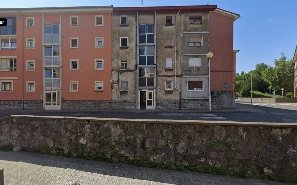 Vista exterior de Planta baja en venta en Bilbao  con Calefacción