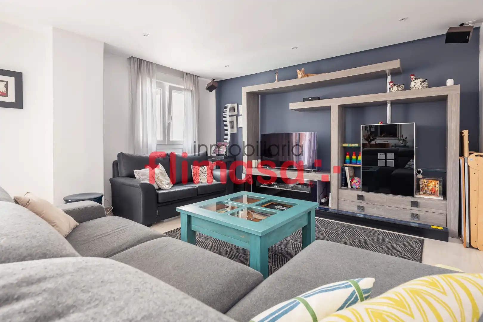 Sala d'estar de Casa adosada en venda en Arroyomolinos (Madrid) amb Aire condicionat, Jardí privat i Traster