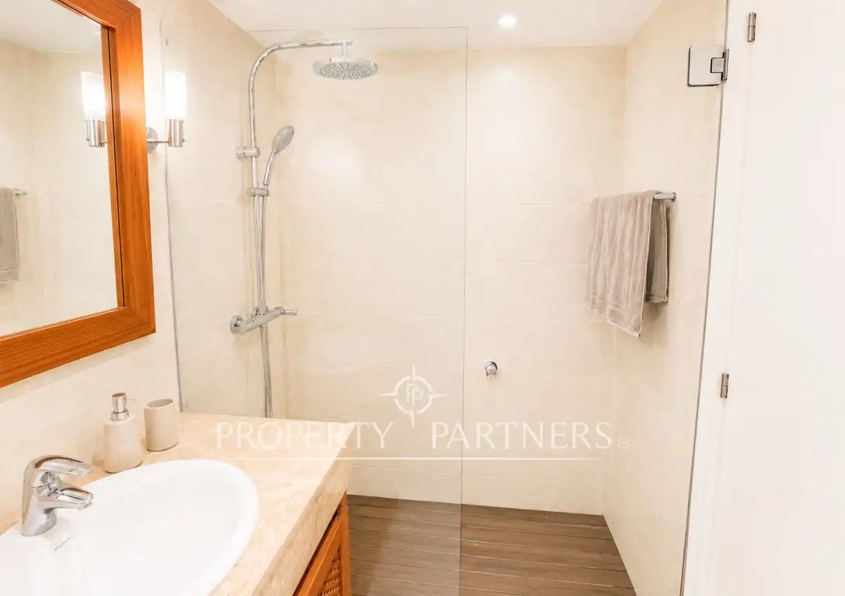 Bany de Apartament en venda en Ciutadella de Menorca amb Aire condicionat, Calefacció i Jardí privat