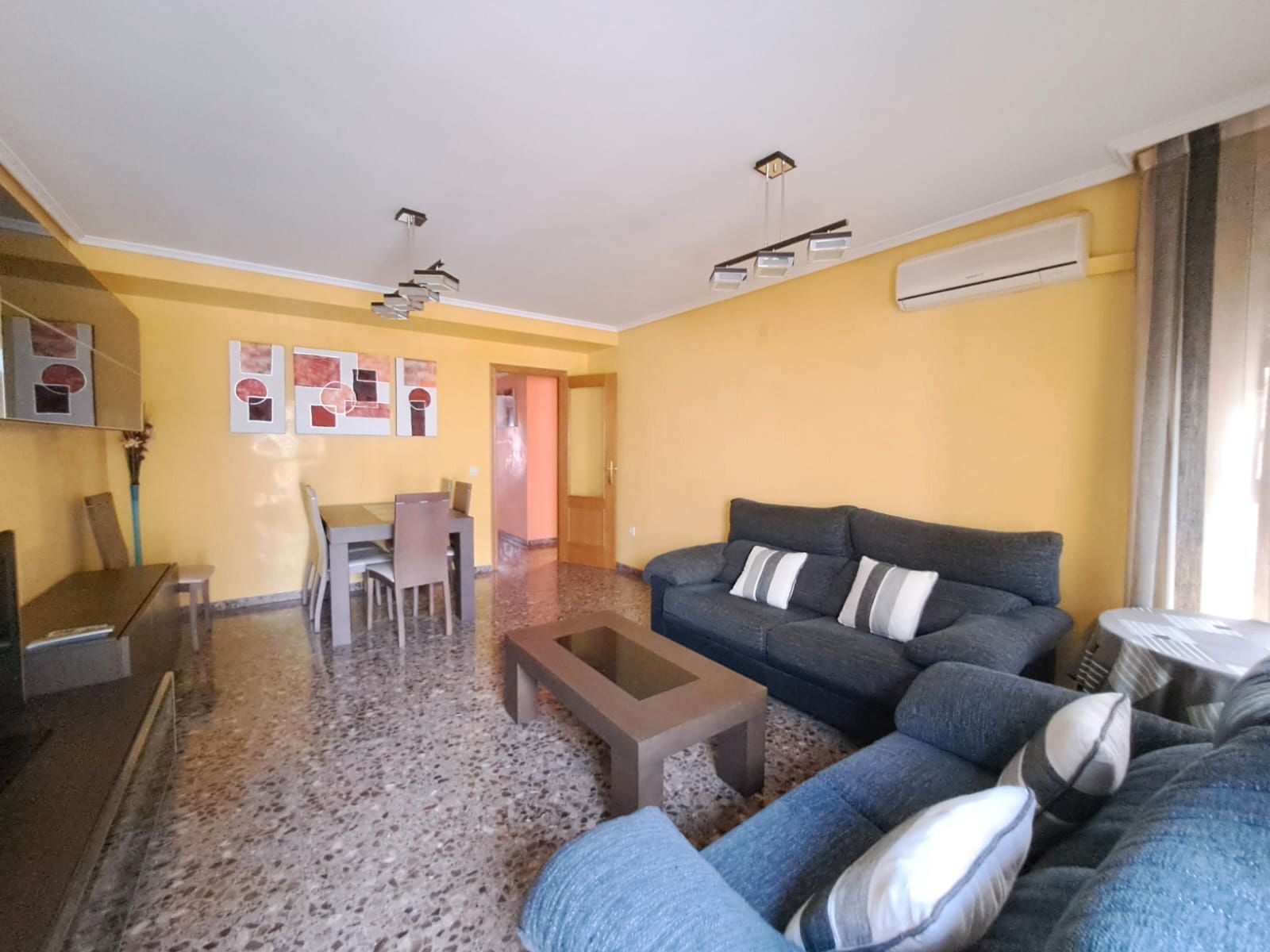 Sala de estar de Piso de alquiler en  Valencia Capital con Aire acondicionado, Amueblado y Horno