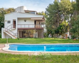 Piscina de Casa o xalet en venda en Castelldefels amb Aire condicionat, Calefacció i Terrassa