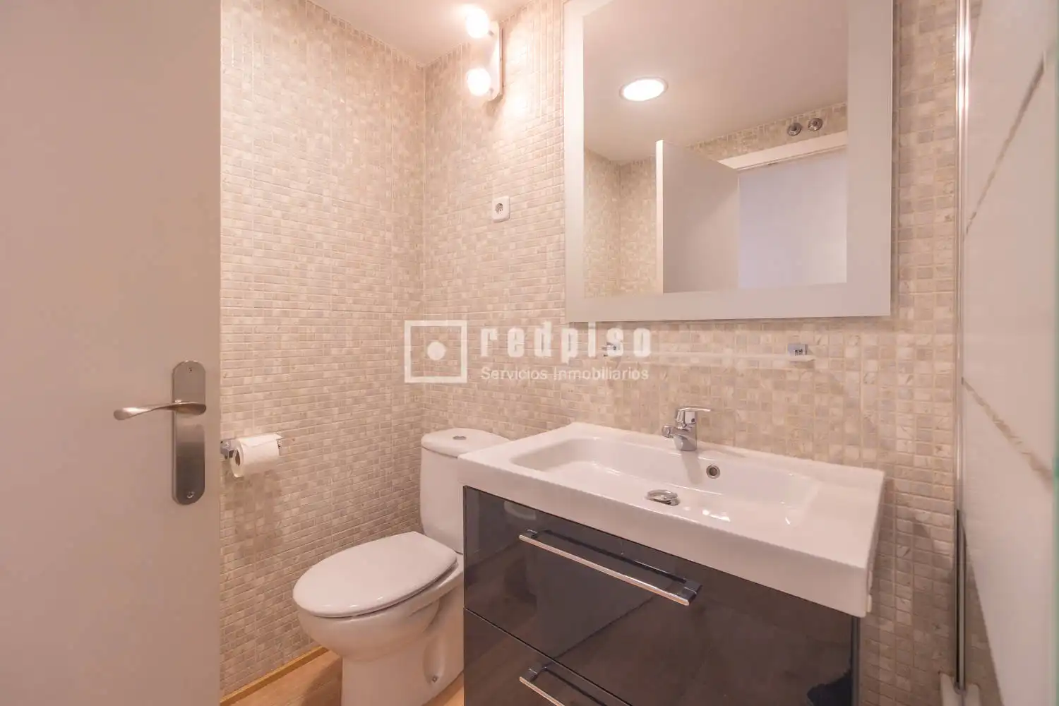 Bathroom of Flat for sale in Madrid  with Air Conditioner, Heating and Private garden