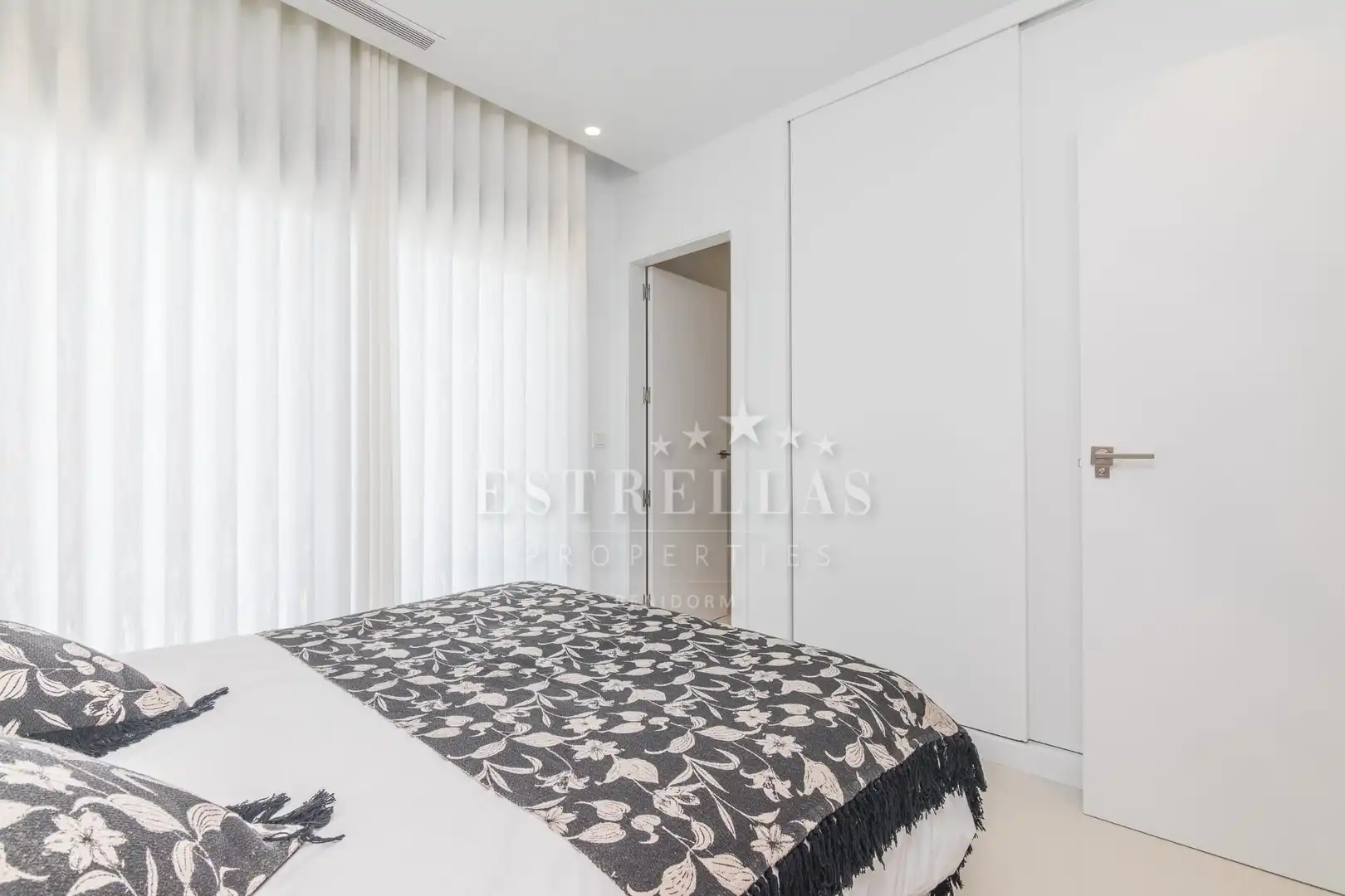 Chalet con piscina en venta en Golf Bahía, imagen 23