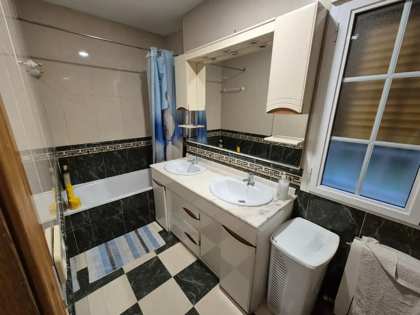Badezimmer von Haus oder Chalet zum Verkauf in Nuevo Baztán mit Klimaanlage, Heizung und Privatgarten
