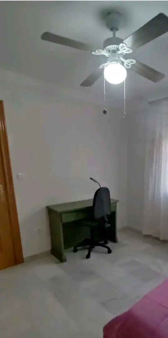 Schlafzimmer von Einfamilien-Reihenhaus zur Miete in Granada mit Klimaanlage, Privatgarten und Möbliert