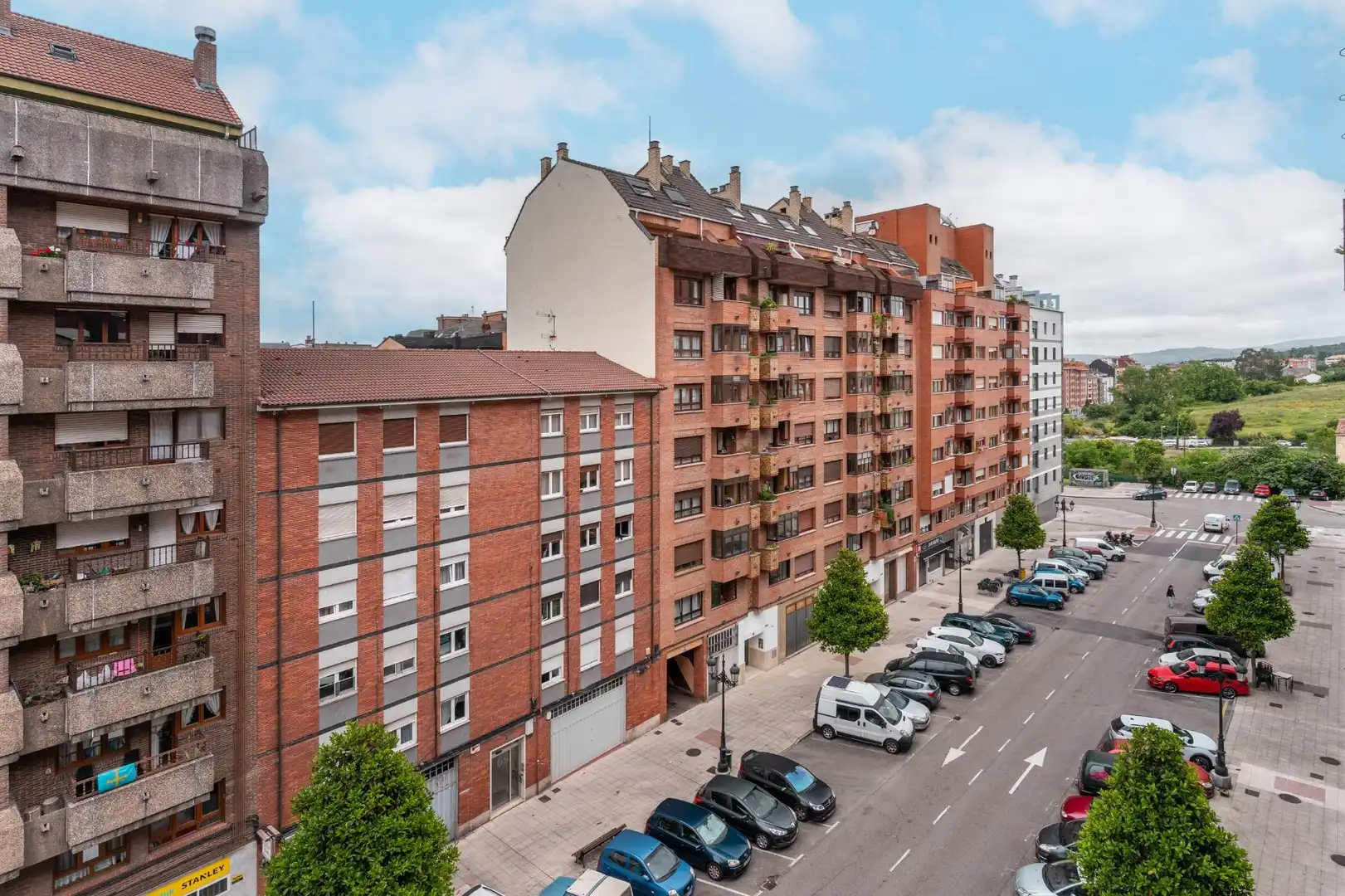 Vista exterior de Apartament en venda en Oviedo  amb Calefacció, Terrassa i Balcó