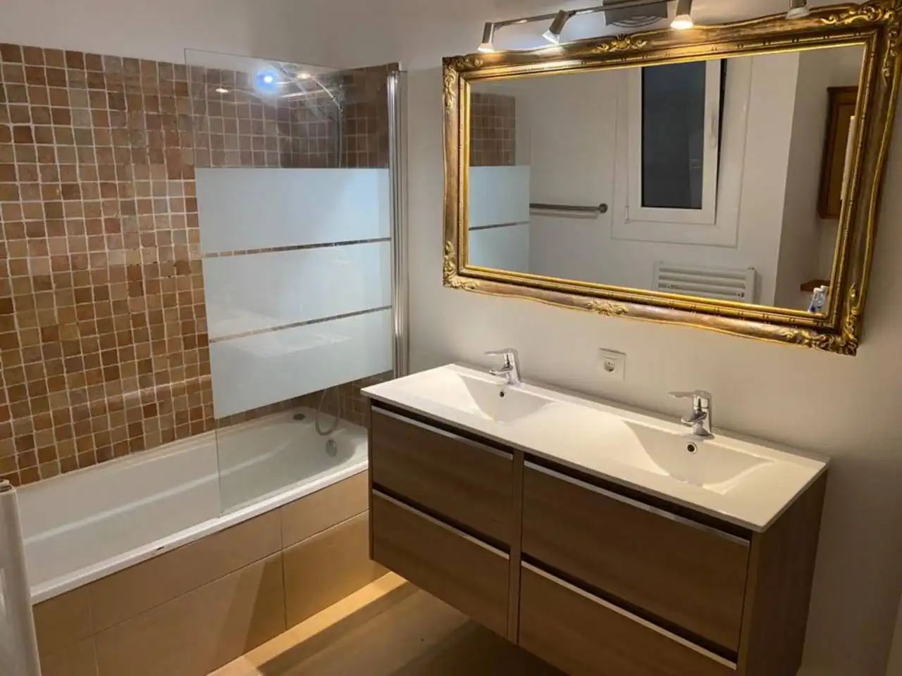 Baño de Piso de alquiler en Sant Cugat del Vallès con Aire acondicionado, Calefacción y Jardín privado