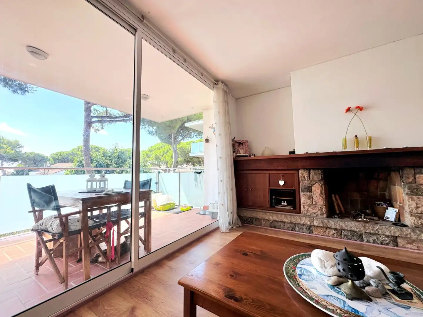 Living room of Flat for sale in Castelldefels  with Heating, Parquet flooring and Terrace