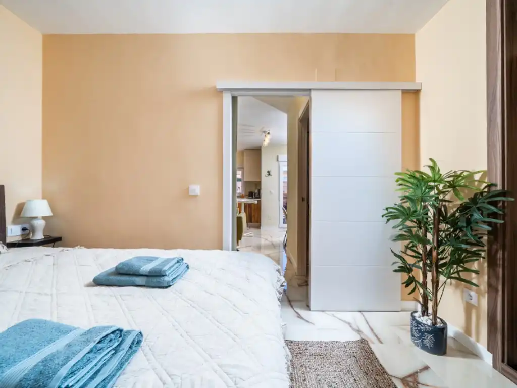 Dormitori de Apartament en venda en Torrevieja amb Aire condicionat i Piscina