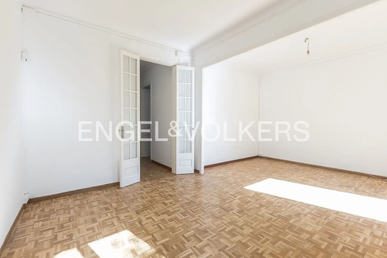 Sala d'estar de Pis en venda en Barcelona amb Calefacció, Parquet i Balcó