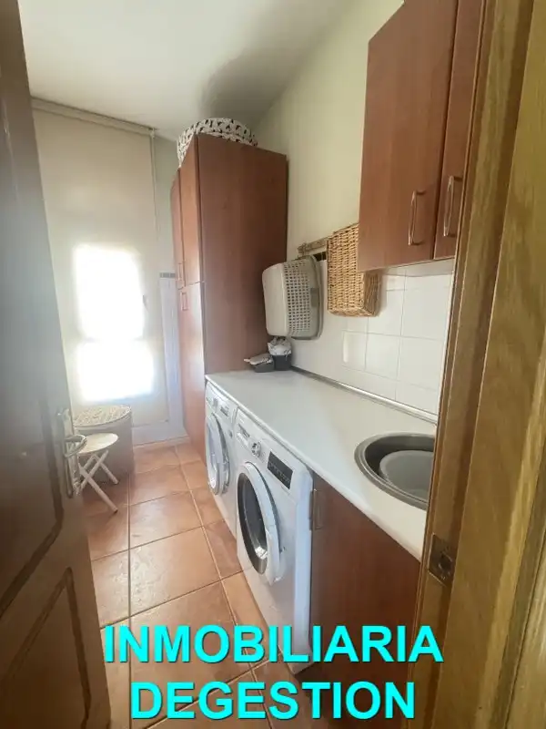 Casa adosada en venta en Linarejos