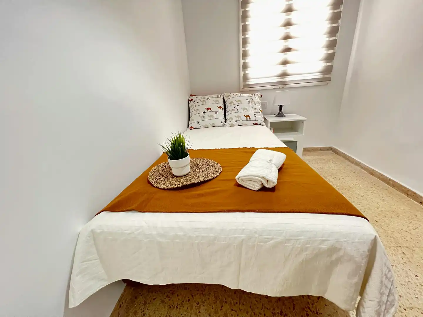 Bedroom of Flat for share in  Valencia Capital  with Air Conditioner, Furnished and Washing machine