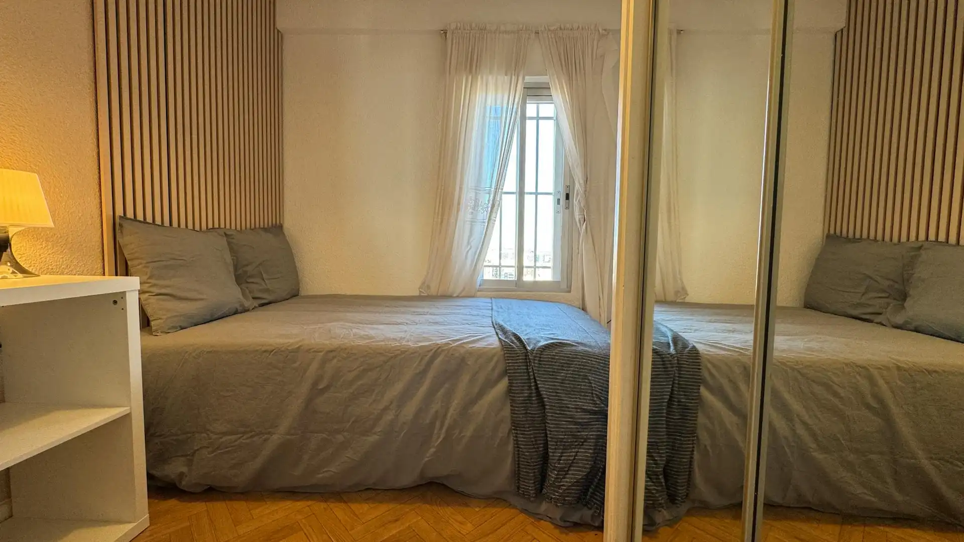 Habitación de Piso para compartir en  Madrid Capital con Aire acondicionado, Calefacción y Amueblado