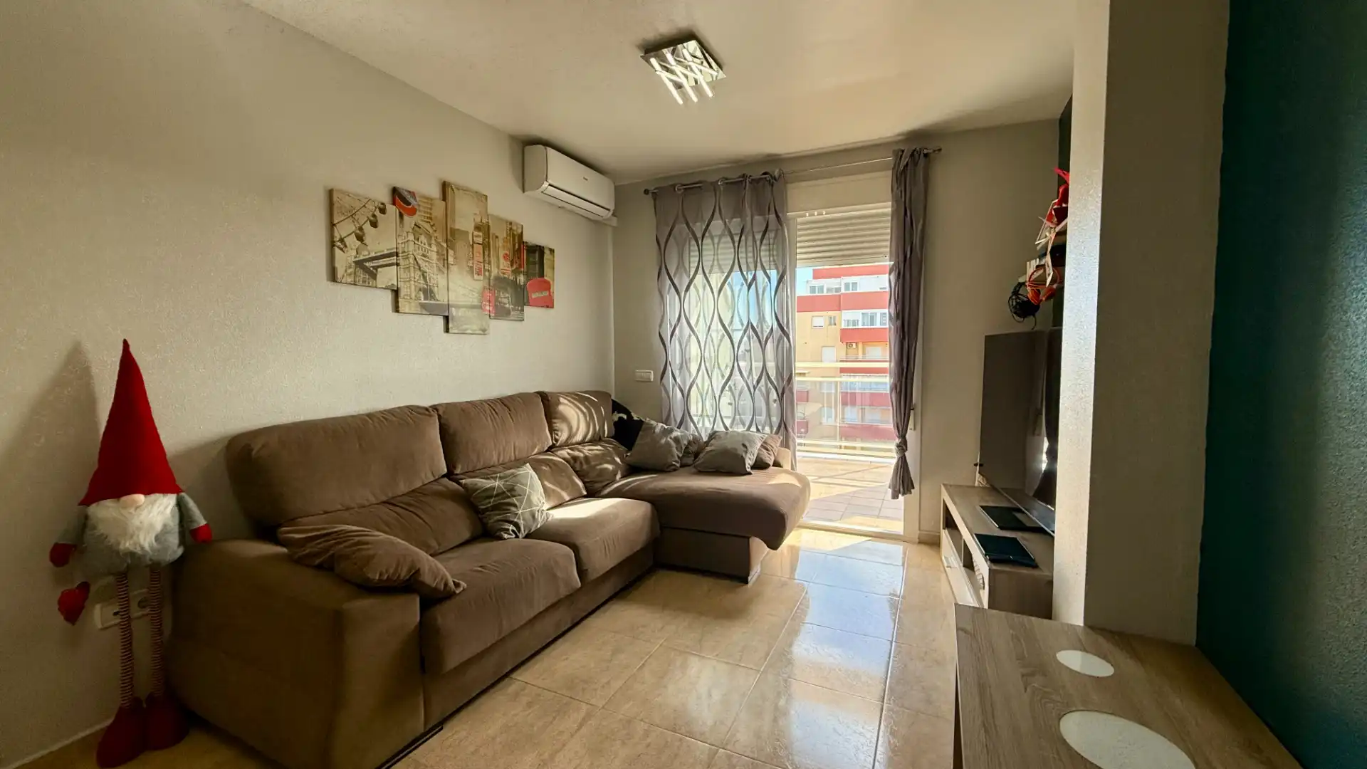 Sala de estar de Piso en venta en Roquetas de Mar con Terraza, Amueblado y Piscina comunitaria