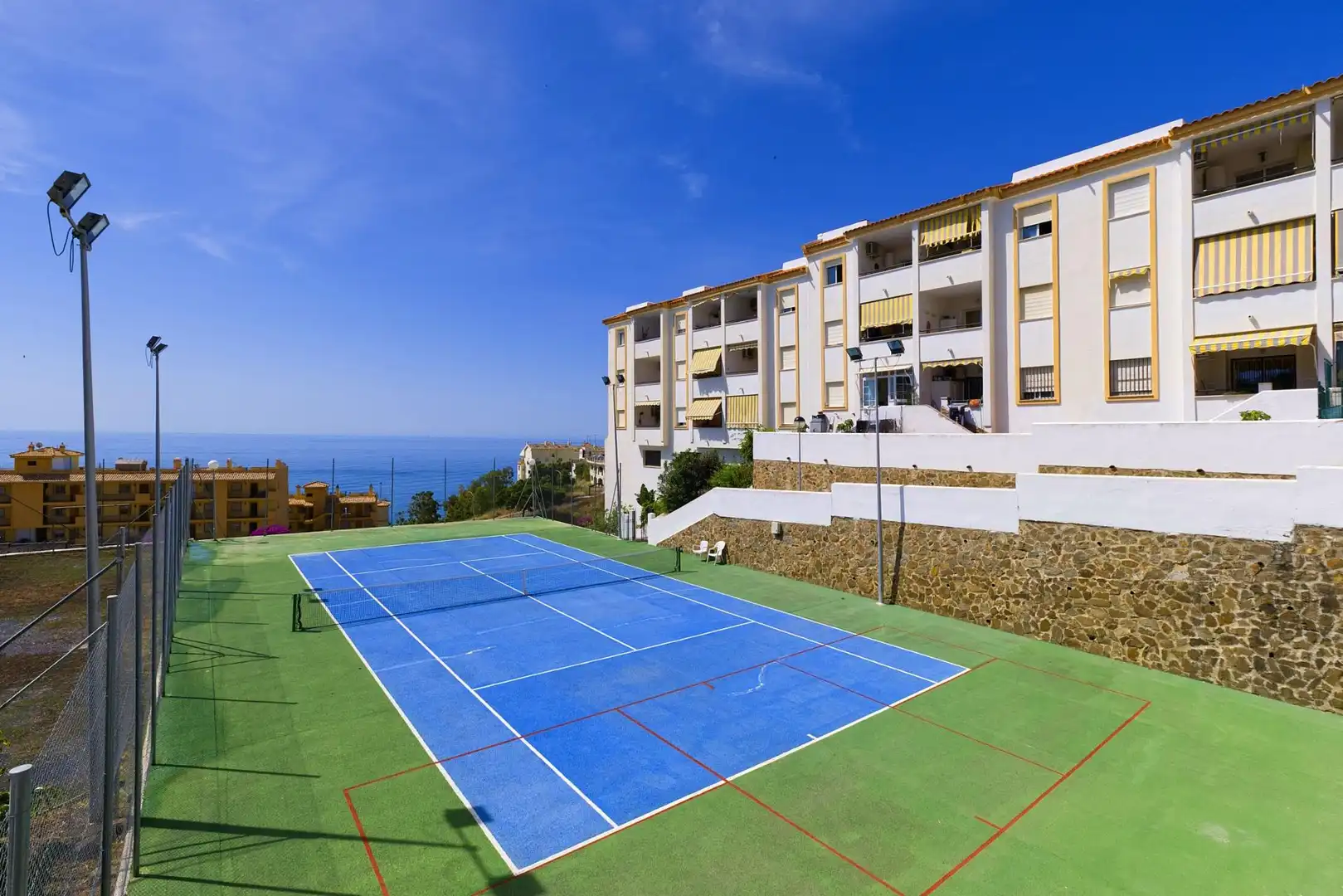 Außenansicht von Wohnung zum Verkauf in Benalmádena mit Klimaanlage, Privatgarten und Abstellraum