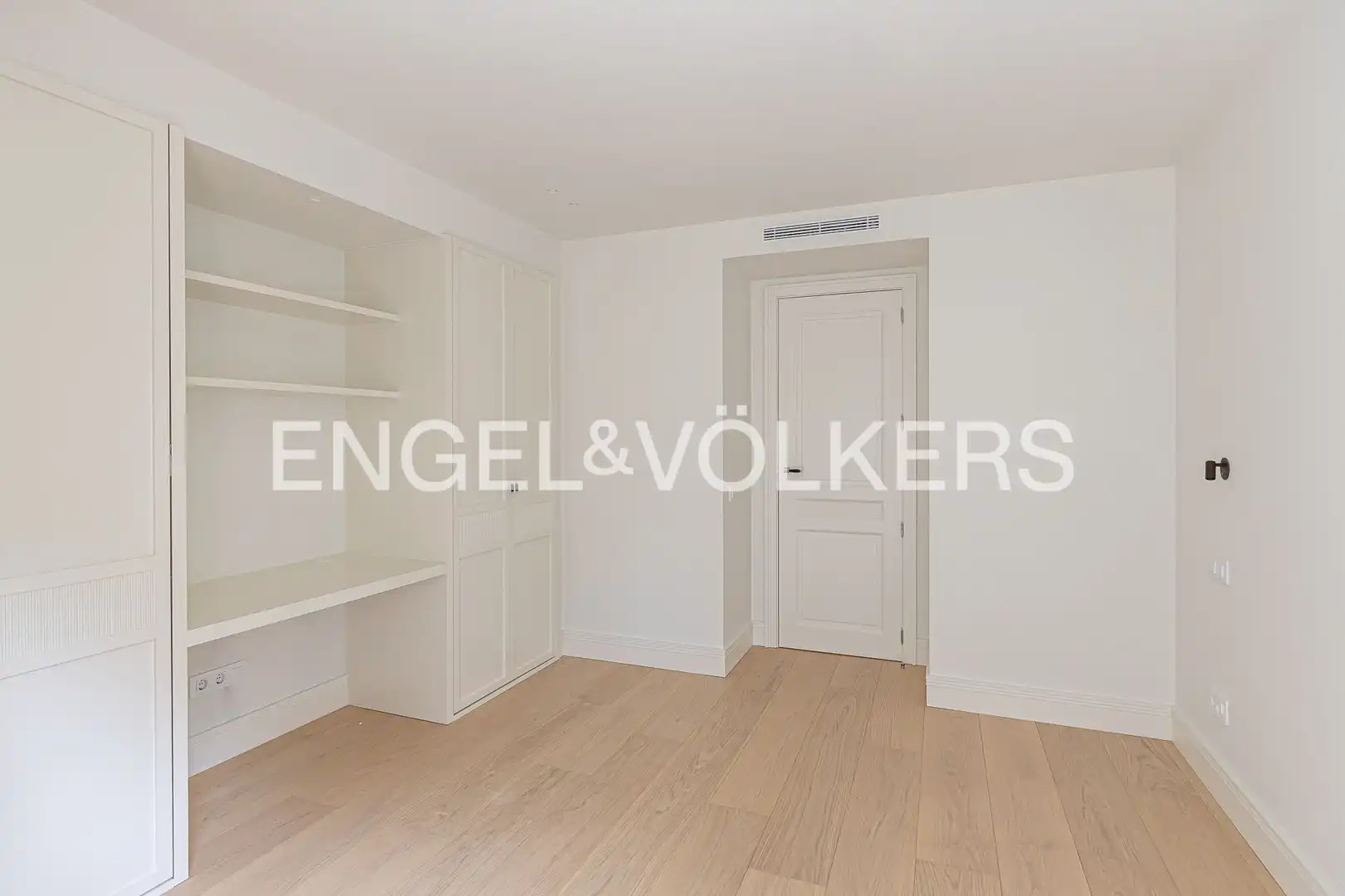 Bedroom of Flat for rent in Madrid  with Air Conditioner, Heating and Terrace
