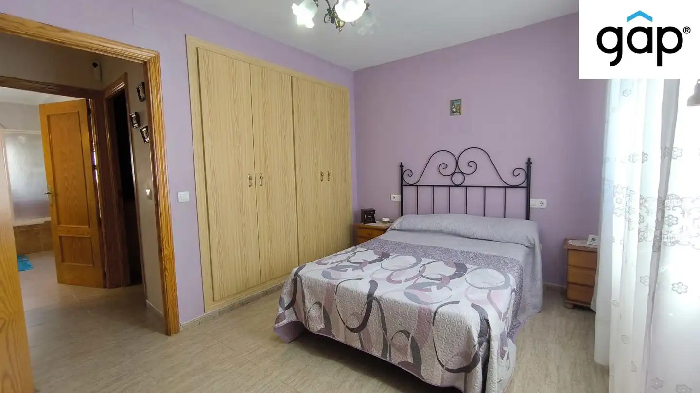 Schlafzimmer von Einfamilien-Reihenhaus zum Verkauf in Horcajo de Santiago mit Heizung, Abstellraum und Möbliert