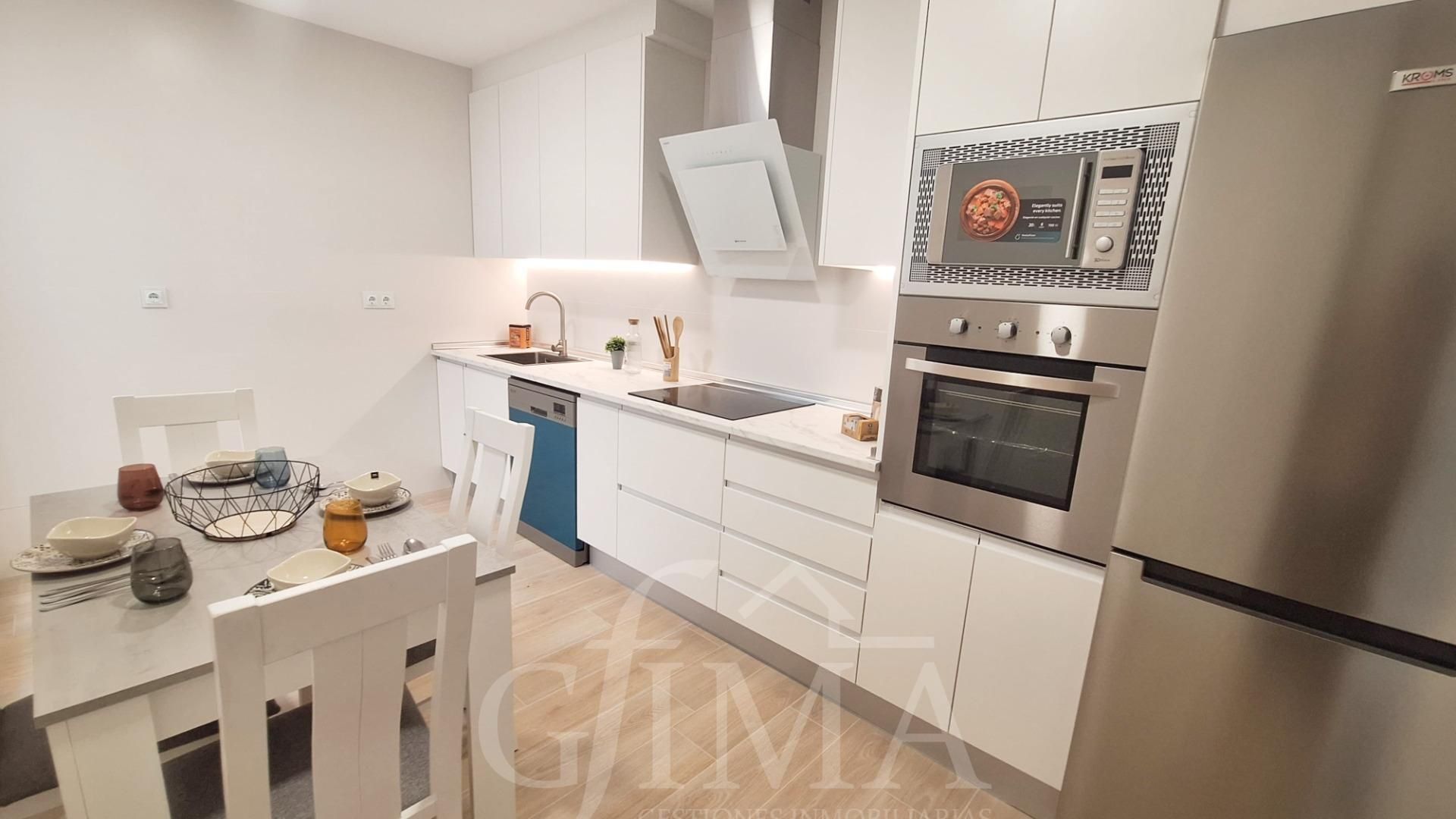 Casa adosada en venta en Calle GUARNICIONEROS