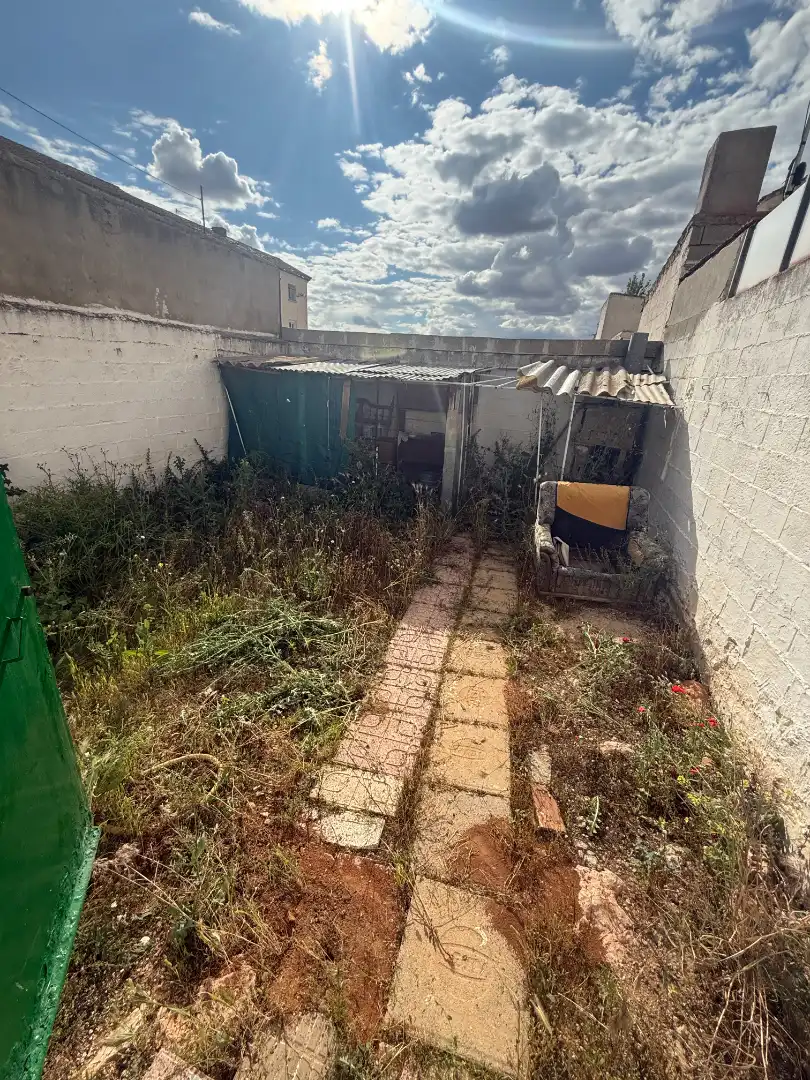 Wohnung zum Verkauf in Villarrobledo mit Heizung, Privatgarten und Abstellraum