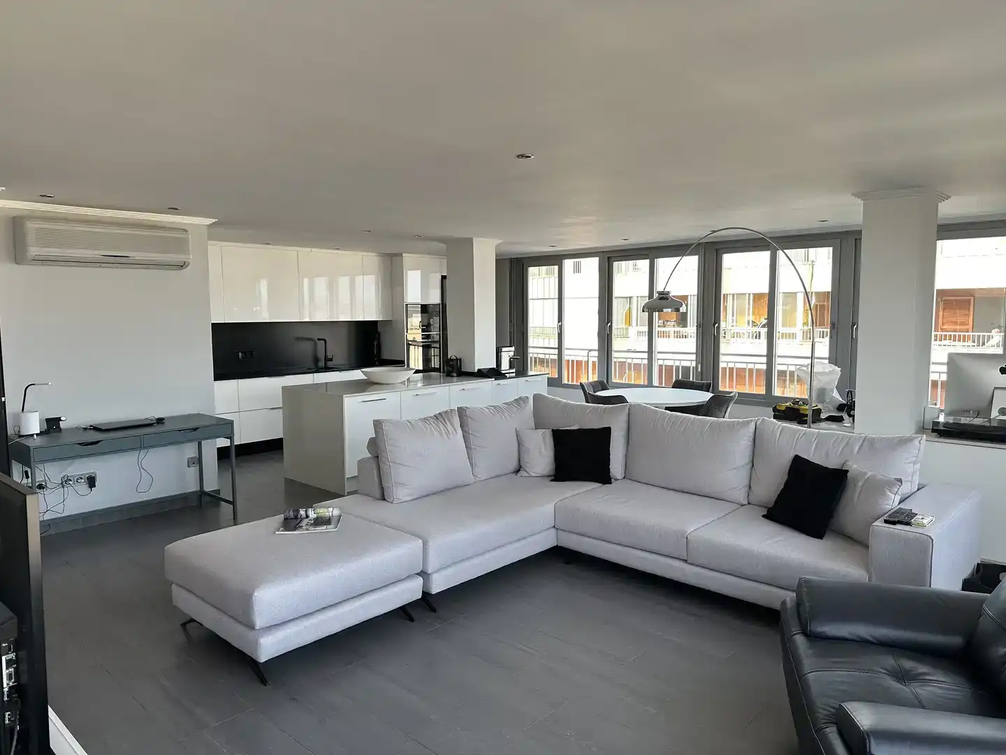 Wohnzimmer von Dachboden zum Verkauf in Torrevieja mit Klimaanlage und Schwimmbad