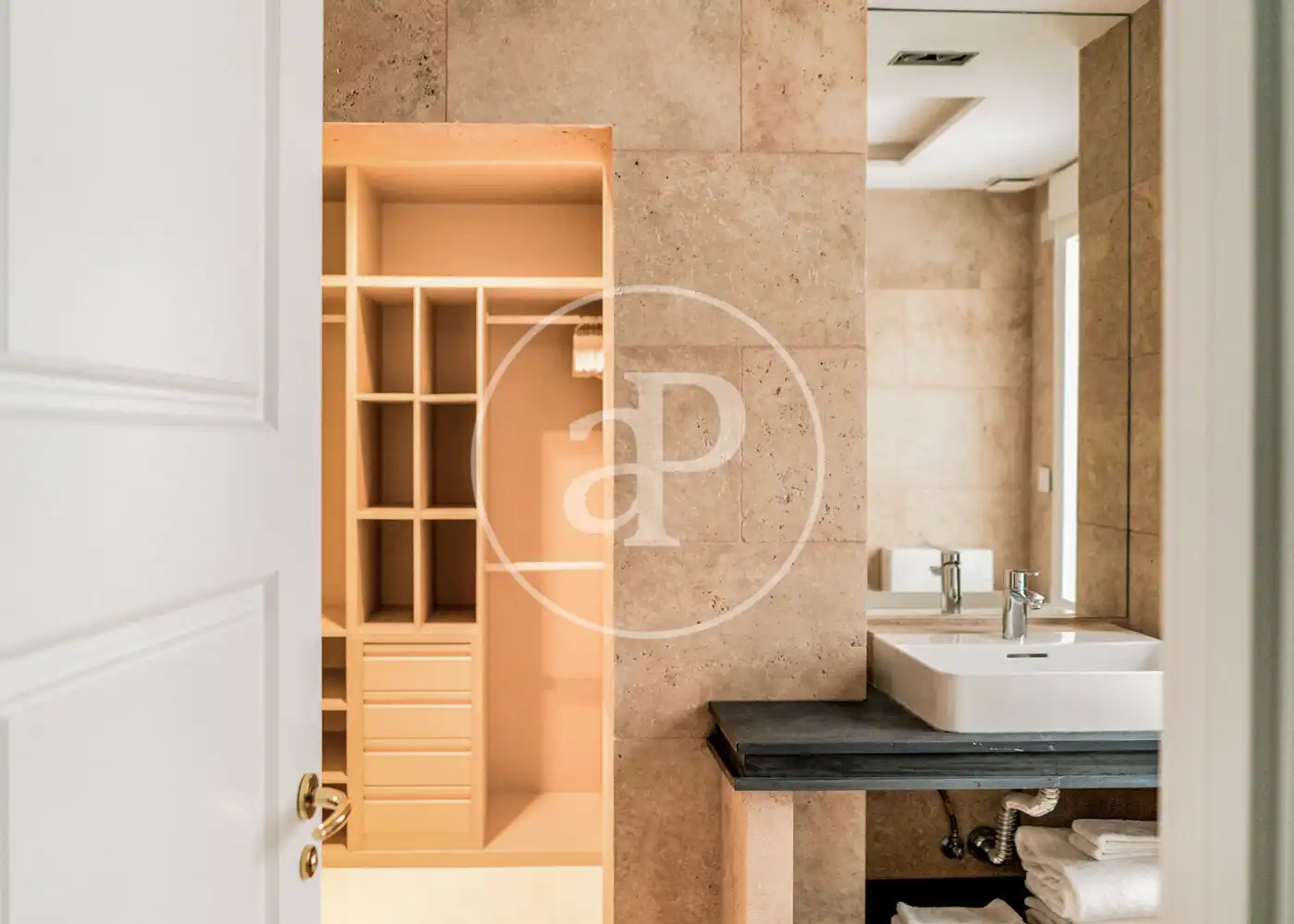 Bathroom of Flat for rent in Madrid  with Air Conditioner, Heating and Furnished