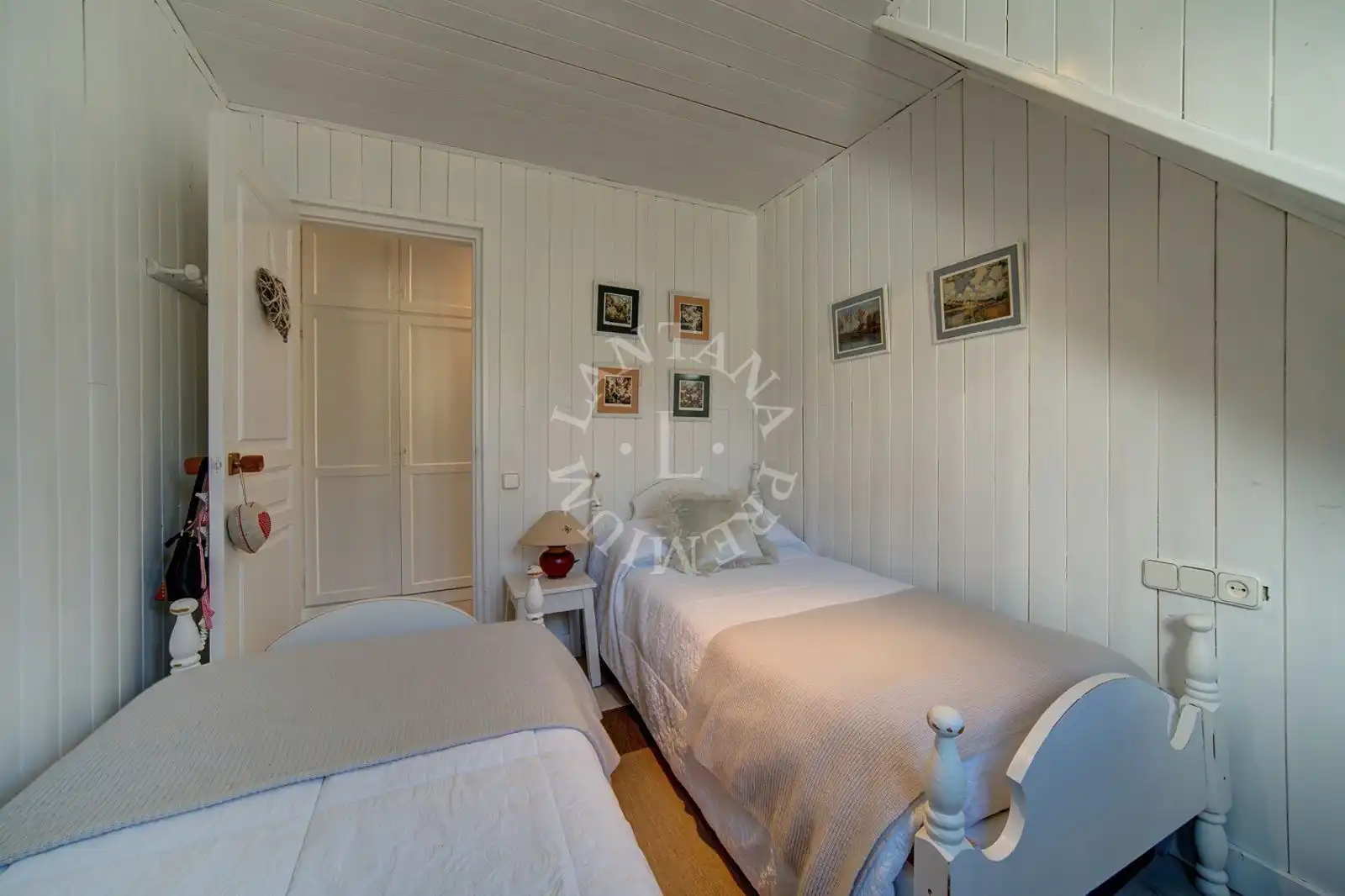Bedroom of Houses for sale in Naut Aran  with Storage room
