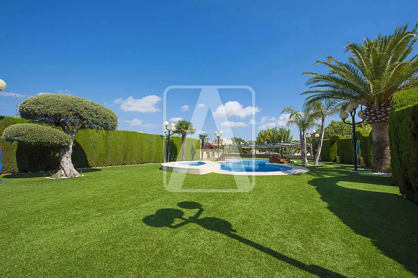 Chalet con piscina en venta en Marisol Park - Ortembach - Los Almendros, imagen 2