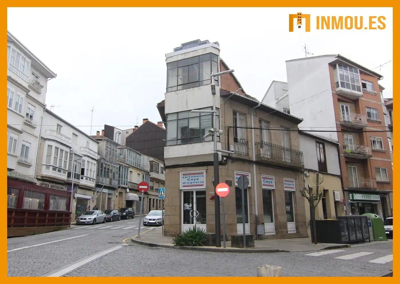 Außenansicht von Einfamilien-Reihenhaus zum Verkauf in Celanova mit Klimaanlage, Terrasse und Balkon