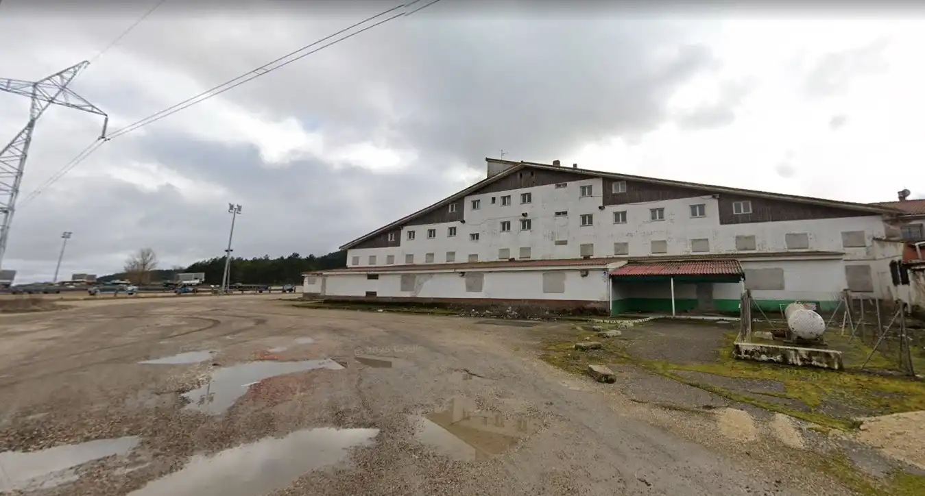Edificio en venta en Calle el Charquillo, Monasterio de Rodilla