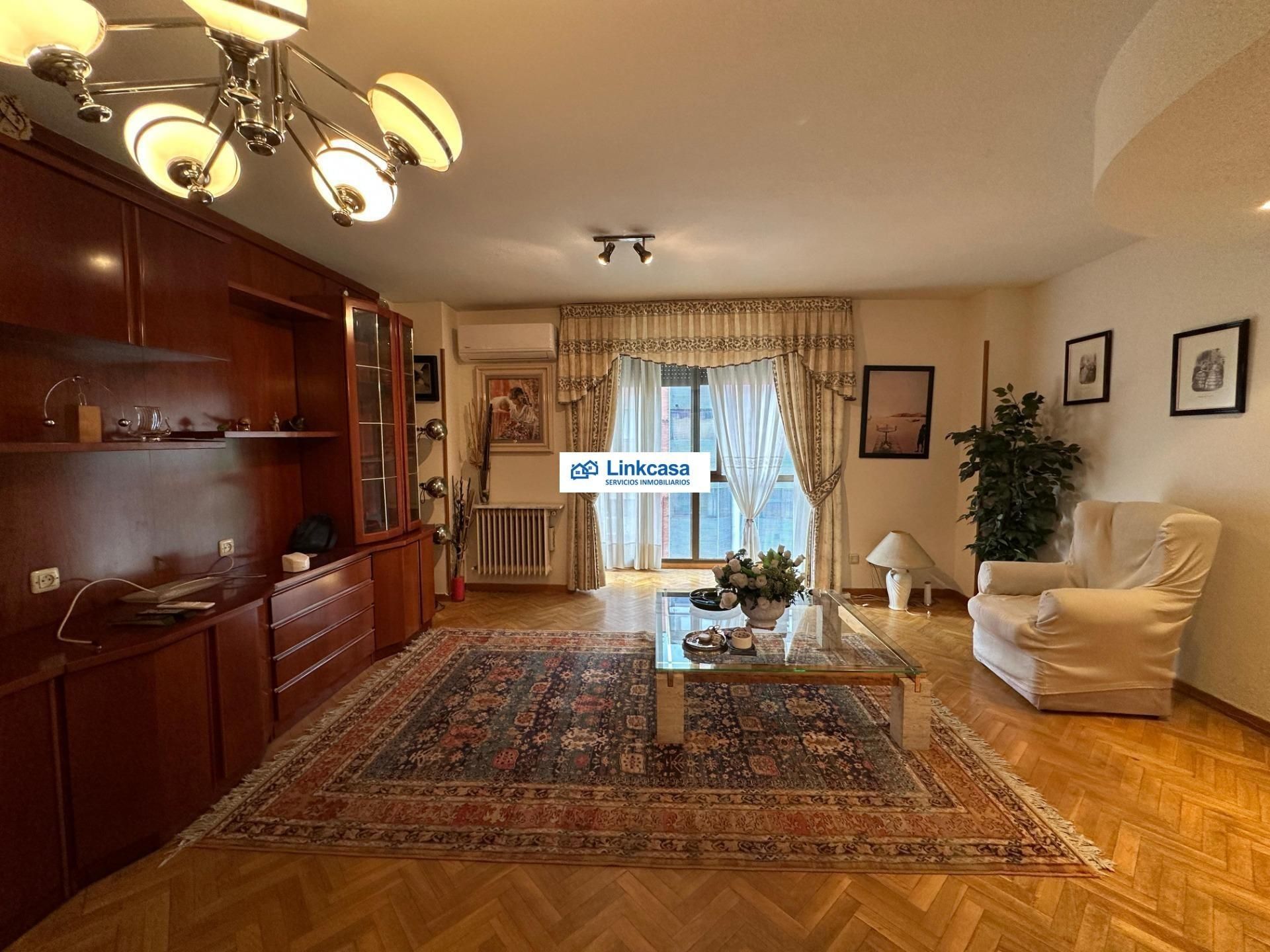 Living room of Flat for sale in  Madrid Capital  with Air Conditioner, Heating and Private garden