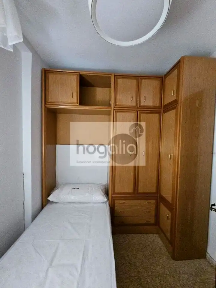 Habitación de Piso de alquiler en Sevilla con Aire acondicionado y Amueblado