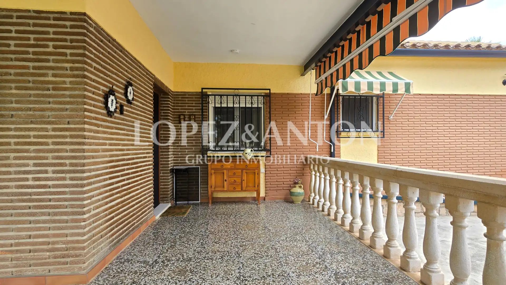 Exterior view of Houses for sale in L'Eliana  with Air Conditioner, Private garden and Terrace
