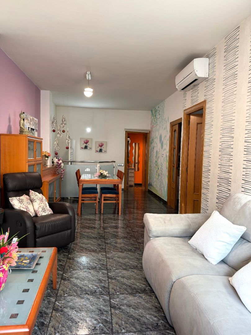 Sala d'estar de Dúplex en venda en Sant Vicenç Dels Horts amb Aire condicionat, Calefacció i Terrassa
