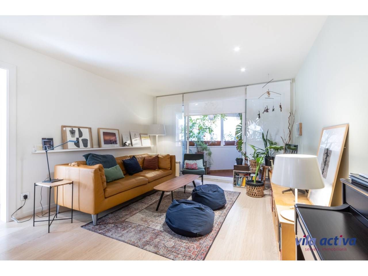 Sala d'estar de Pis en venda en Sant Cugat del Vallès amb Calefacció, Parquet i Balcó