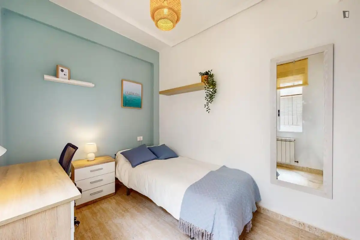 Schlafzimmer von Wohnungen zur untervermieten in Castellón de la Plana / Castelló de la Plana mit Möbliert, Waschmaschine und Mikrowelle