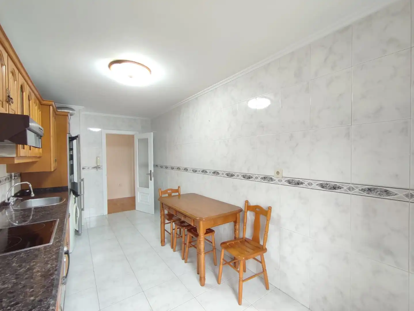 Küche von Wohnung zur Miete in Gijón  mit Heizung, Parkett und Abstellraum