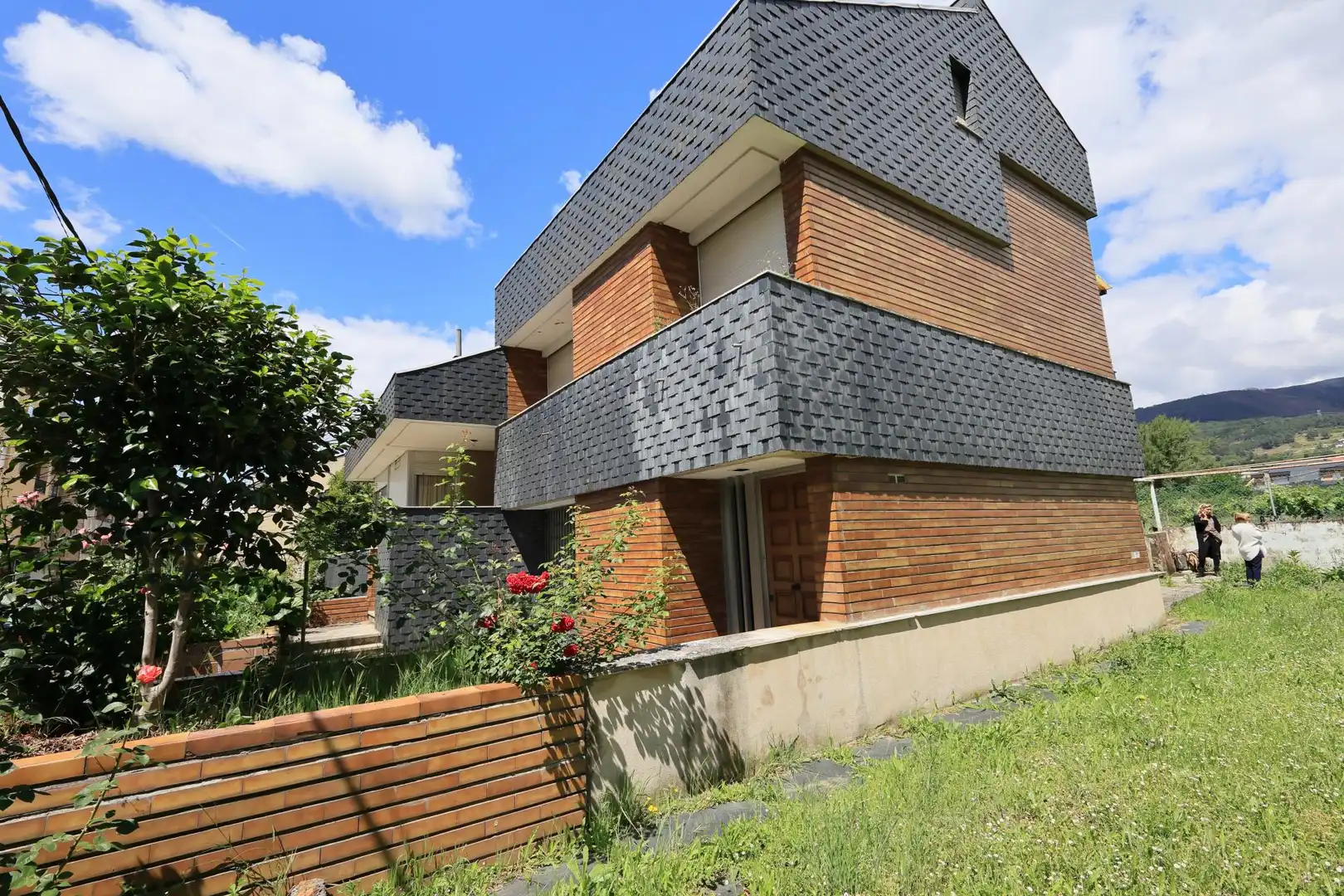 Vista exterior de Casa adosada en venta en O Barco de Valdeorras   con Calefacción, Piscina y Balcón